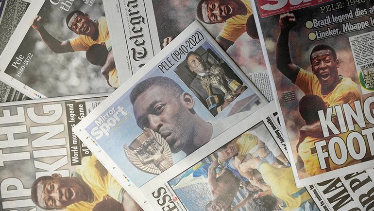    Пеле на обложках газет.