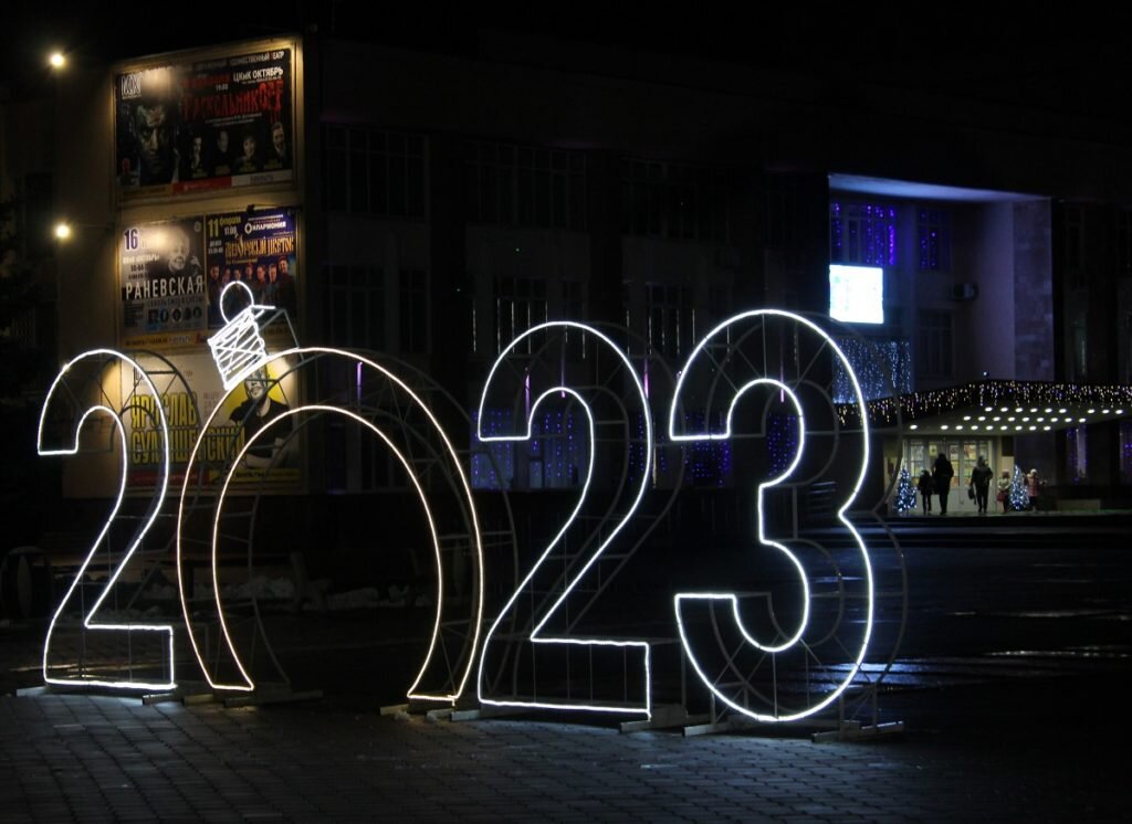      За пару часов до курантов: новогодний Волжский глазами прохожих и журналистов
