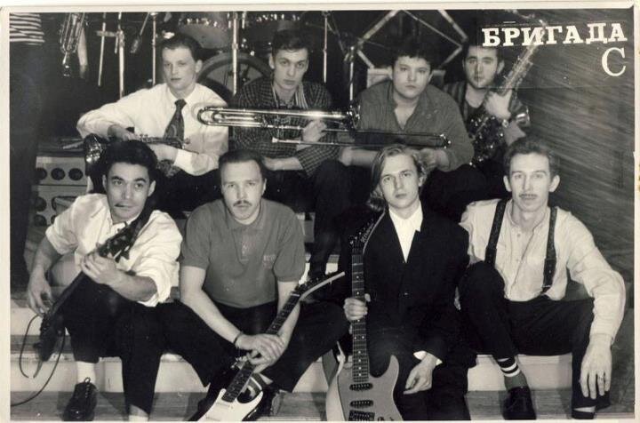 Песня конец 80 начало 90. Молодёжь 90-х годов. Очереди в конце 80-х. Улица арбат фото 80х. Песня конец 80 начало 90.