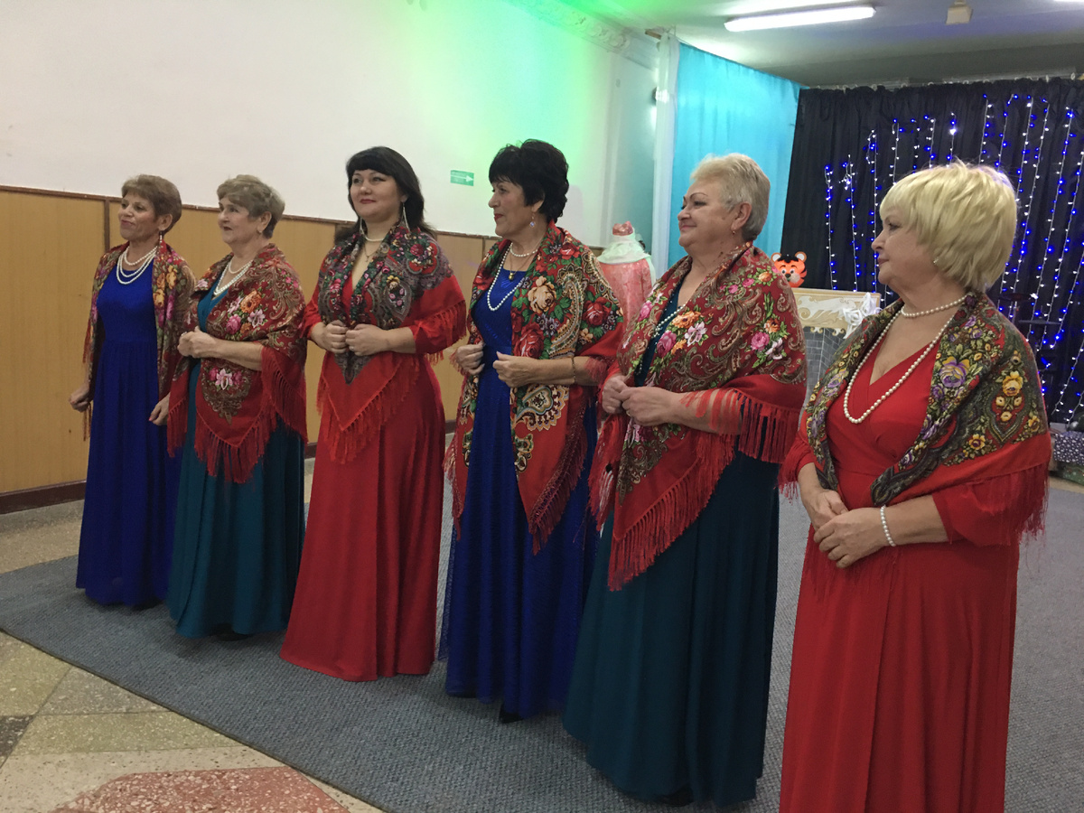 На этом фото Валентина Рудницкая - вторая справа.
