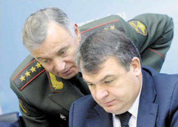 начальник Генштаба Н. Макаров, министр обороны А.Сердюков