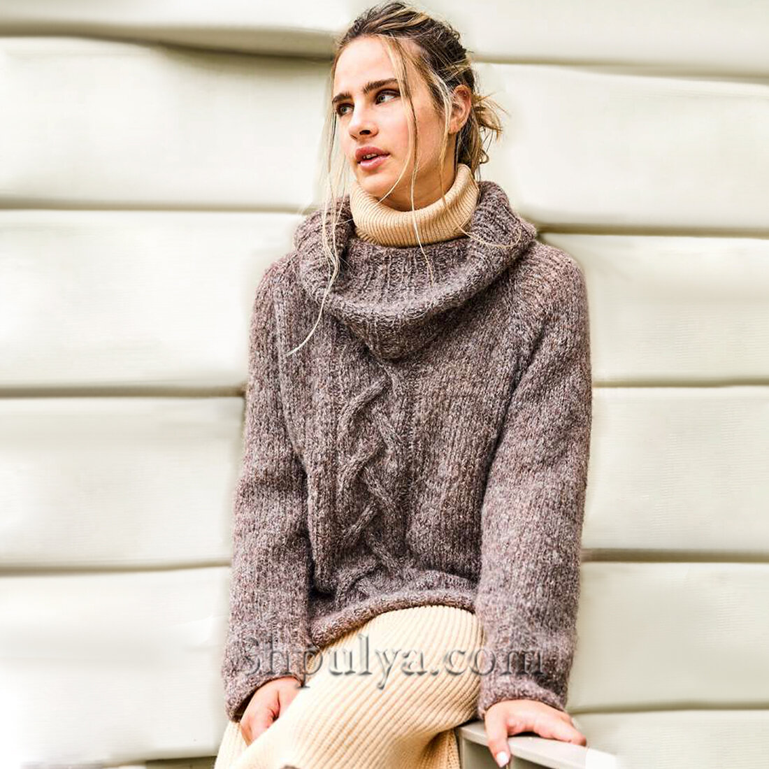 Свитер реглан из меланжевой пряжи с центральной косой