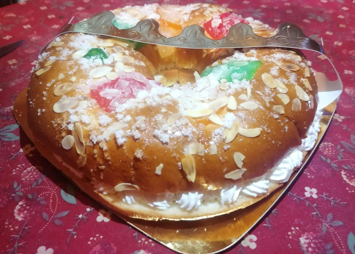 Традиционный Roscón de Reyes 