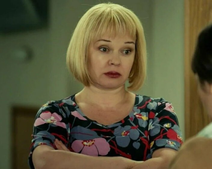 Кадр с Еленой Валюшкиной в сериале "Универ"