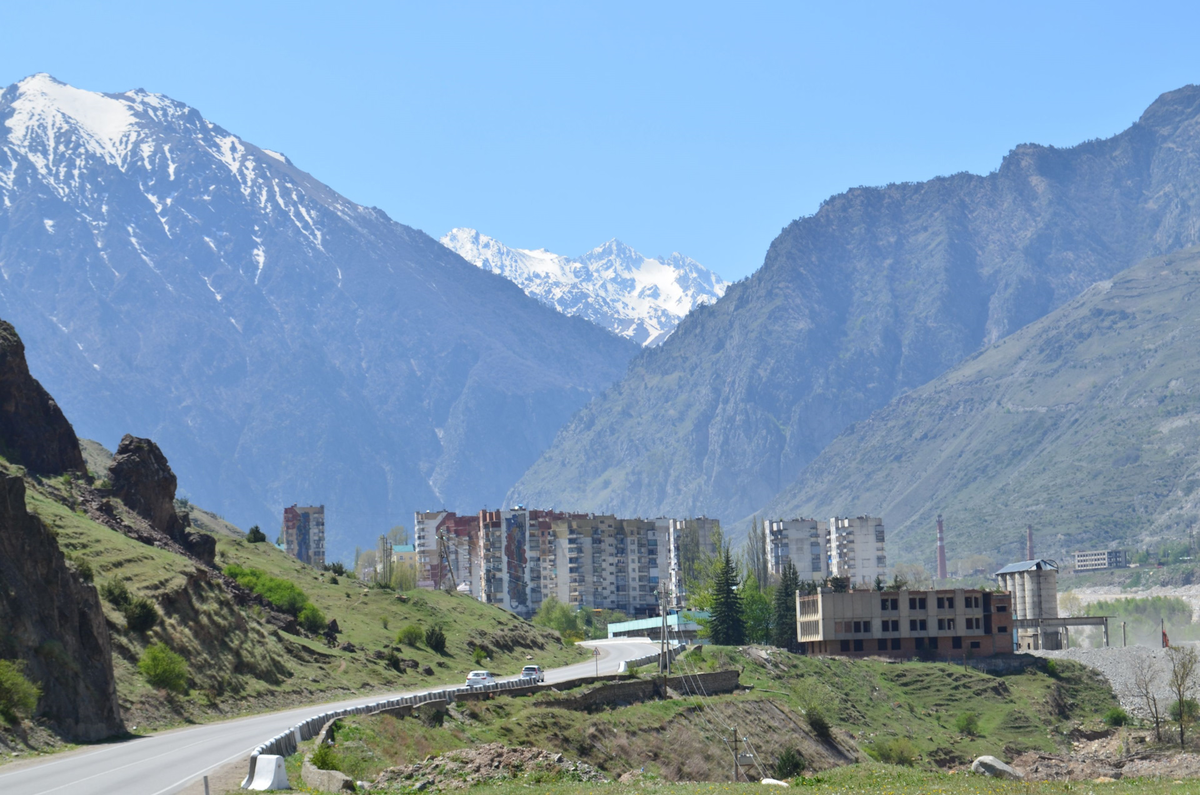 Тырныауз. Источник фото: vectorme.ru