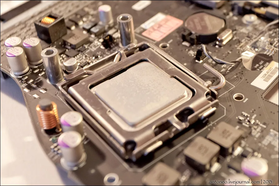 Что будет если поставить процессор помощнее. Установка процессора интел. Что будет если поставить процессор помощнее. Сокеты амд процессоров. Вставка процессора в материнскую плату.
