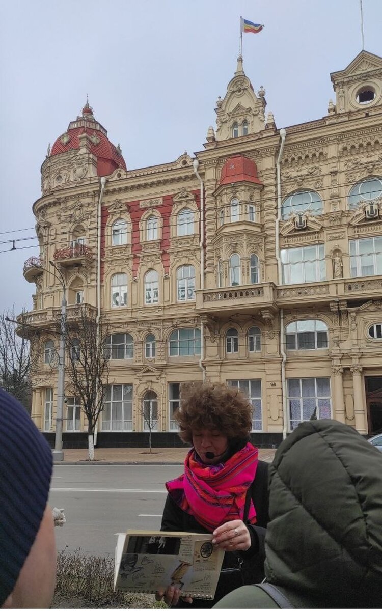     Внешне здание гордумы напоминает торт-безе. Анастасия ТАЛЫЗИНА