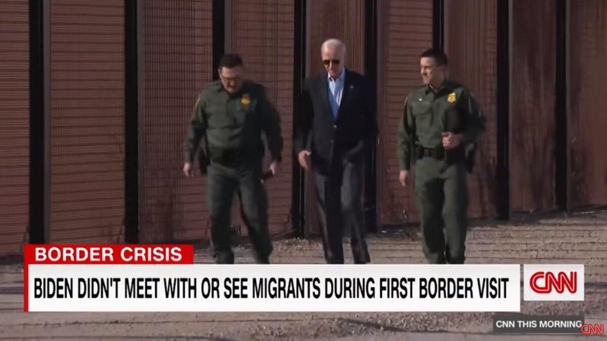 Прямо сейчас показывают новости, как президент США приехал на Американо-мексиканскую стену. 