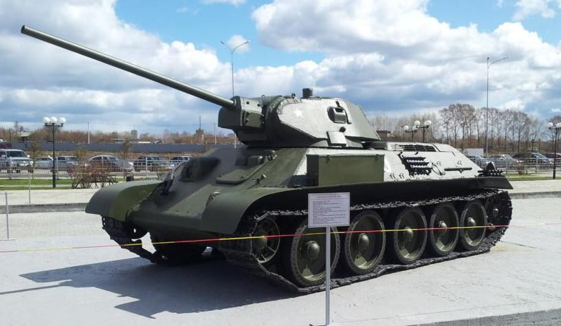 Танк Т-34 с пушкой ЗИС-4, калибром 57 мм. Единственный восстановленный экземпляр, находящийся в музее «Боевая слава Урала» в г. Верхняя Пышма (Свердловская область)