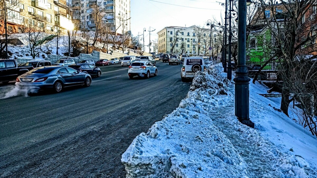     В ЦОДД Владивостока назвали точное время, когда автомобилистам города придётся проявить максимальное внимание и осторожность за рулём. В дальневосточной столице ожидается ухудшение погодных условий.