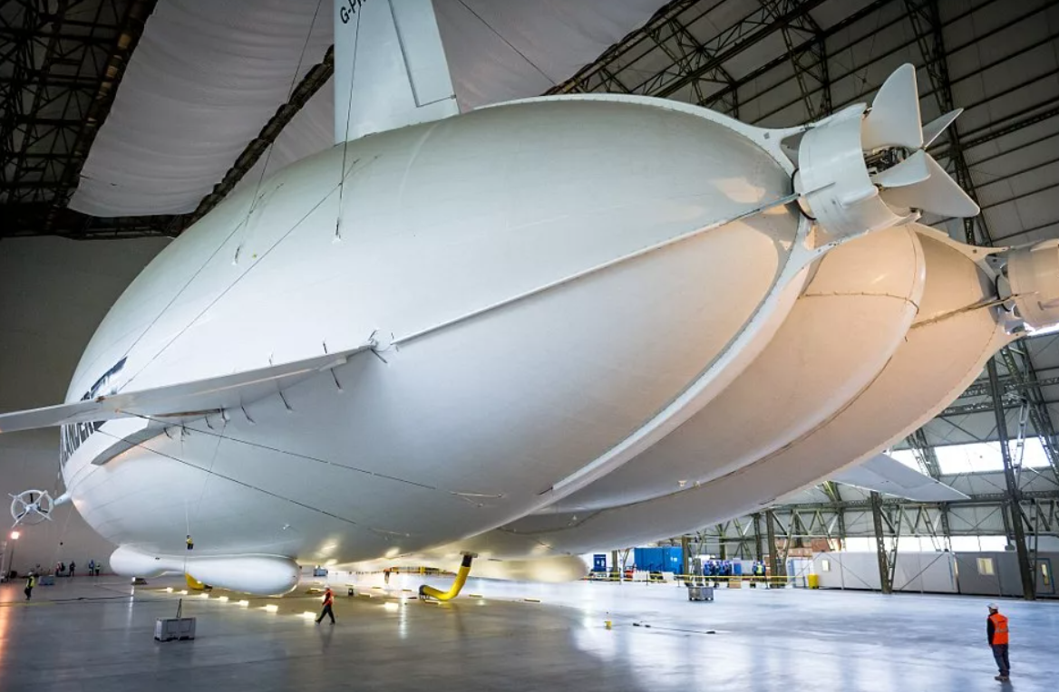 Верфь дирижаблей. Airlander 10. Дирижабль Локхид Мартин. Дирижабль Aeroscraft,. Дирижабль Airlander 10 внутри.