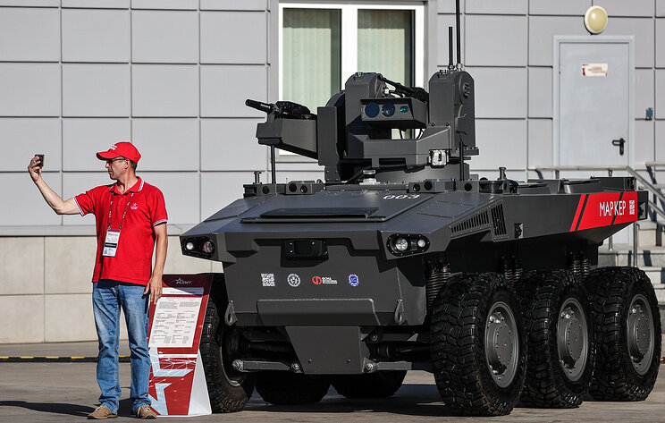 Бое.вой робот "Маркер"