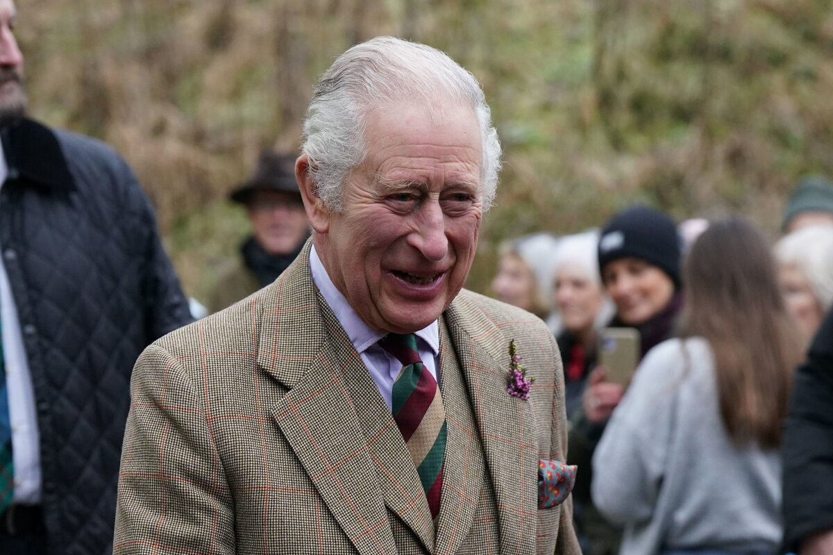     Почему Карл III не может ответить на обвинения принца Гарри