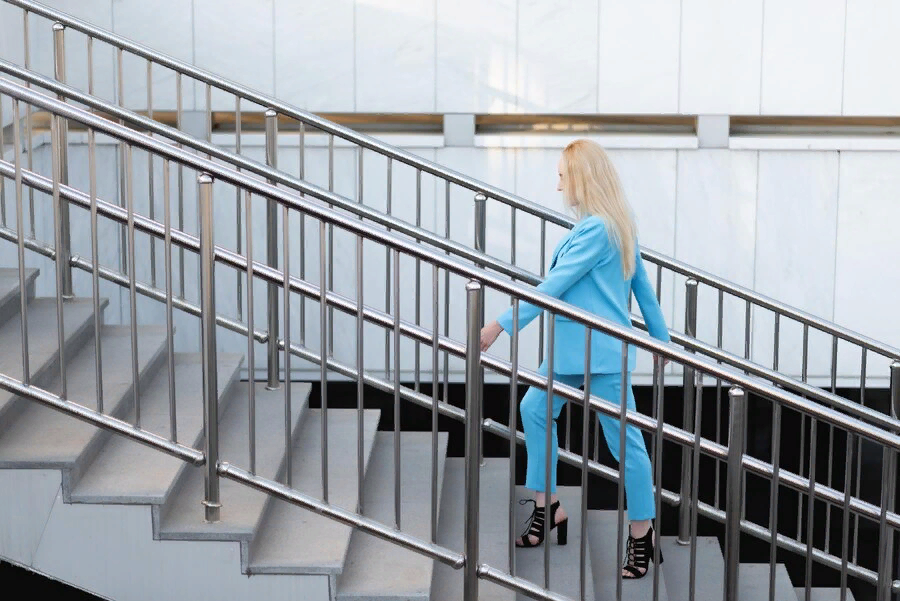 Светлана Олеговна смогла построить свою карьеру и дослужилась до  руководителя в своем учреждении