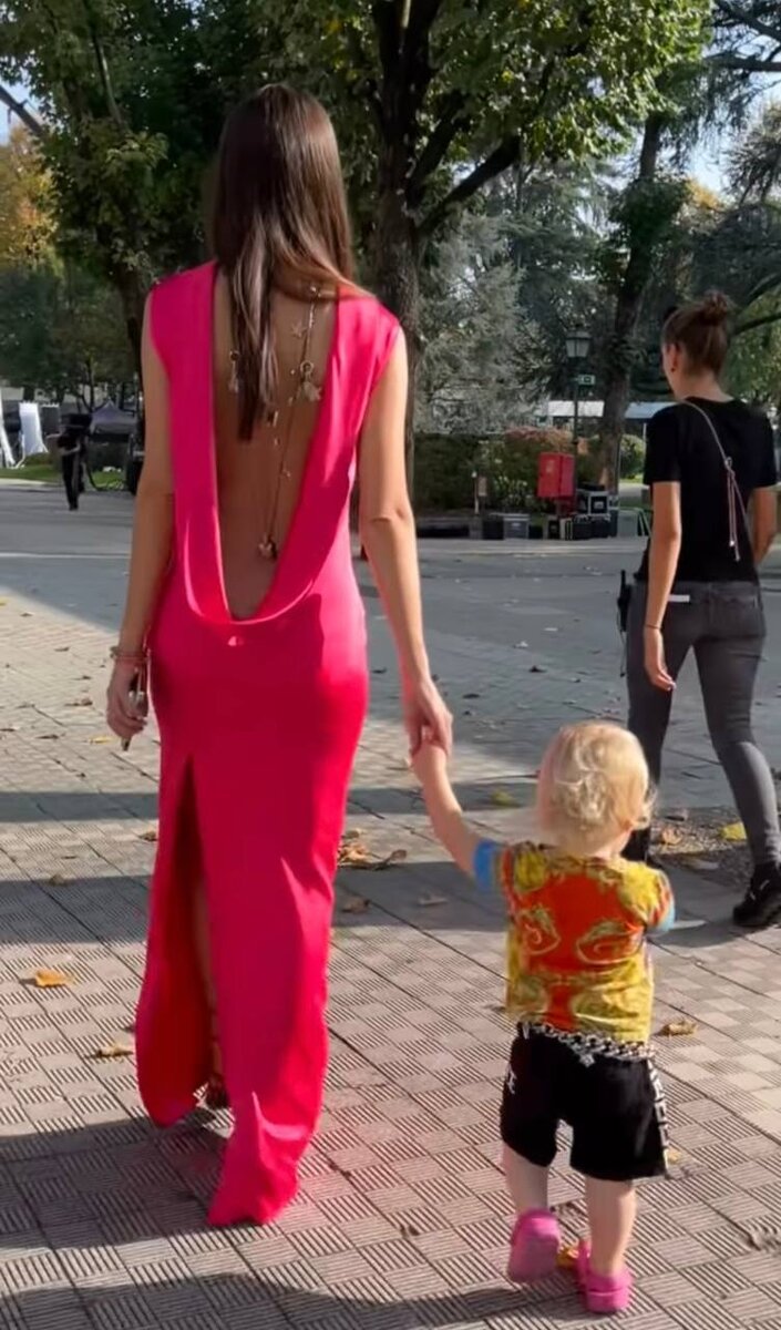 Эмили Ратаковски с сыном