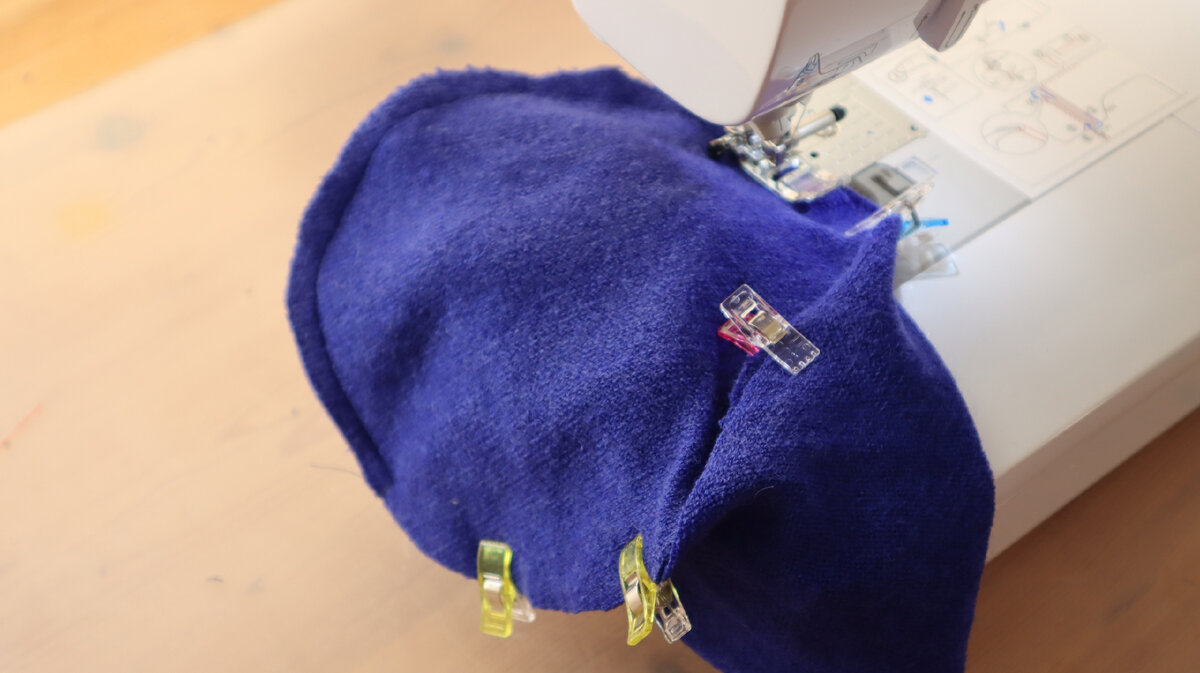 Сшила шапку, которая «сидит» на голове идеально, благодаря удачной ...