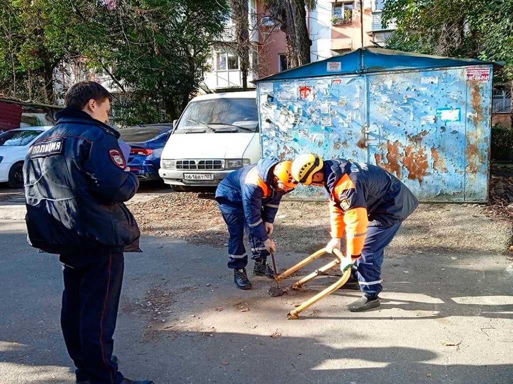 Работа в центральном районе сочи. Парковочное место. опасные районы сочи. девушки на улицах сочи. демонтаж.