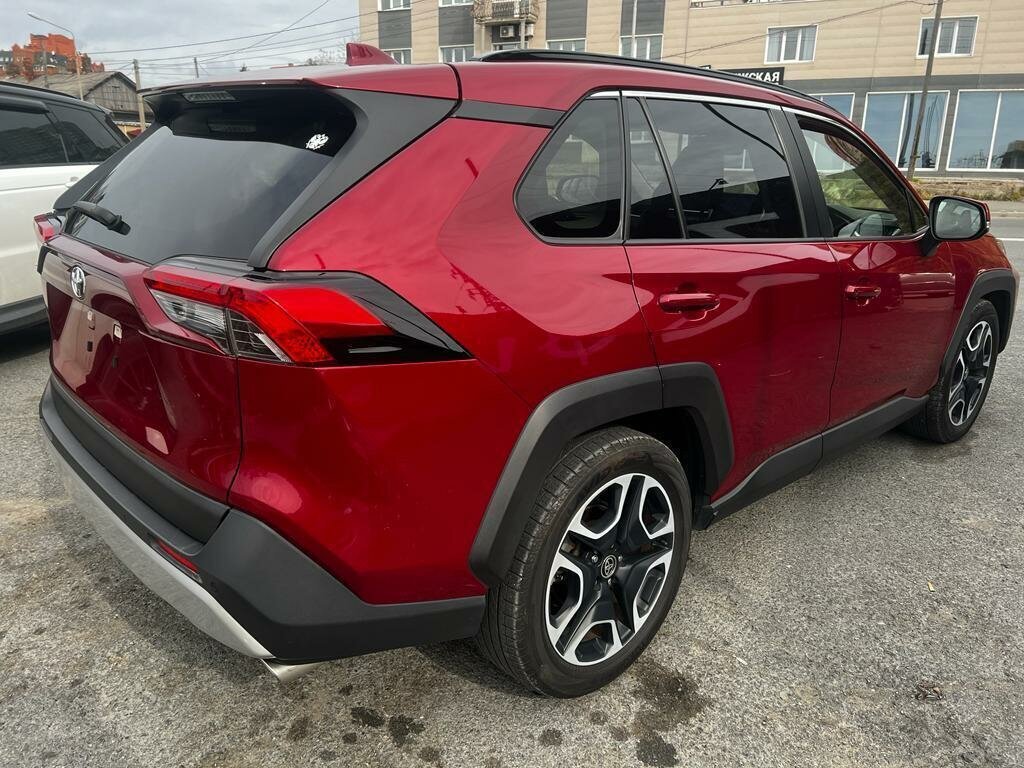 Toyota RAV4. Источник иллюстрации - Яндекс.Картинки