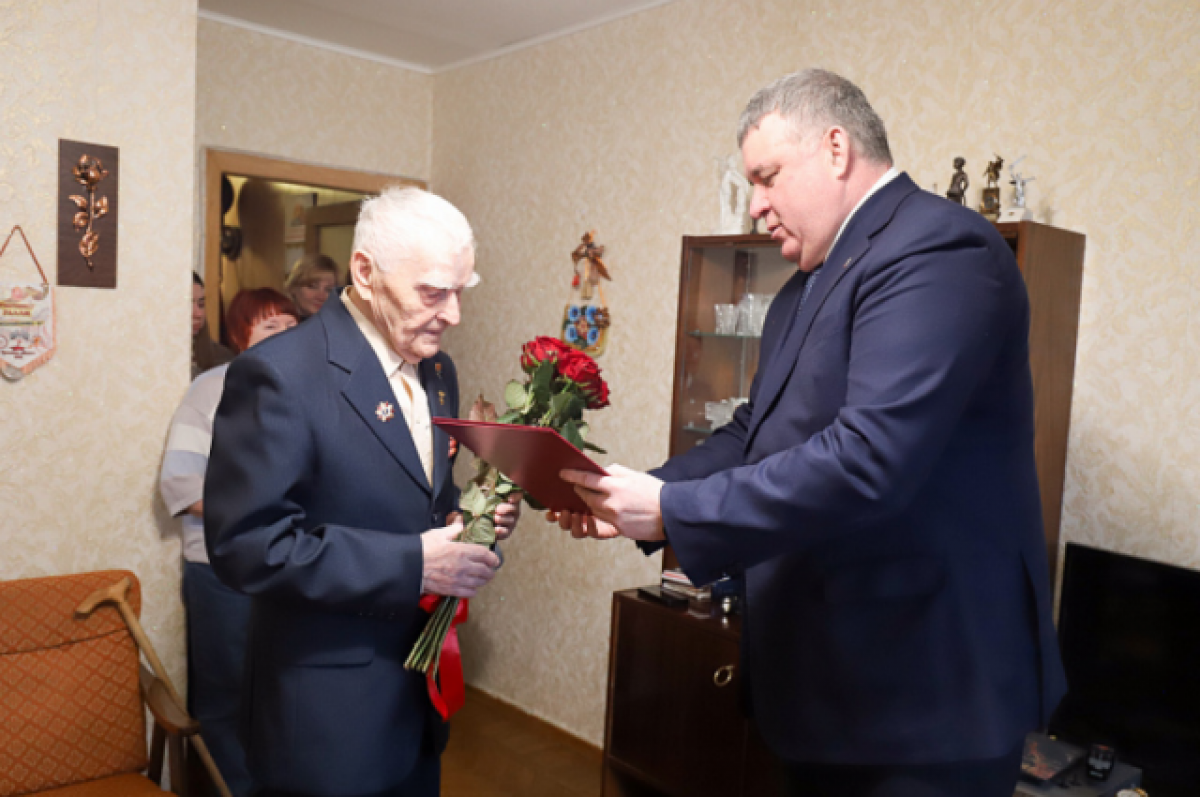    Глава администрации Тулы встретился с участником Сталинградской битвы