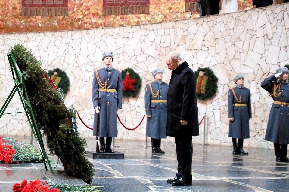     В день 80-летия победы в Сталинградской битве Владимир Путин сказал, как Россия ответит на агрессию Запада. Фото: пресс-служба Кремля