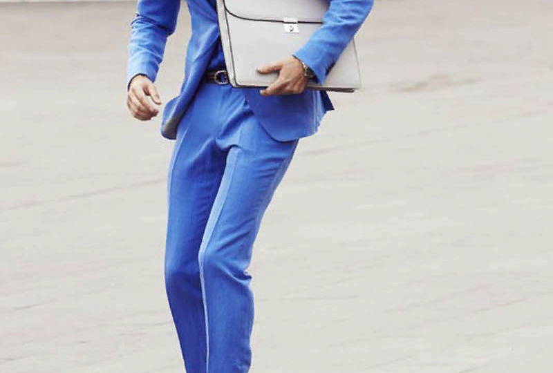 От бизнесмена до светского льва: Моё руководство по подбору рубашки и обуви для мужчин с синим костюмом.