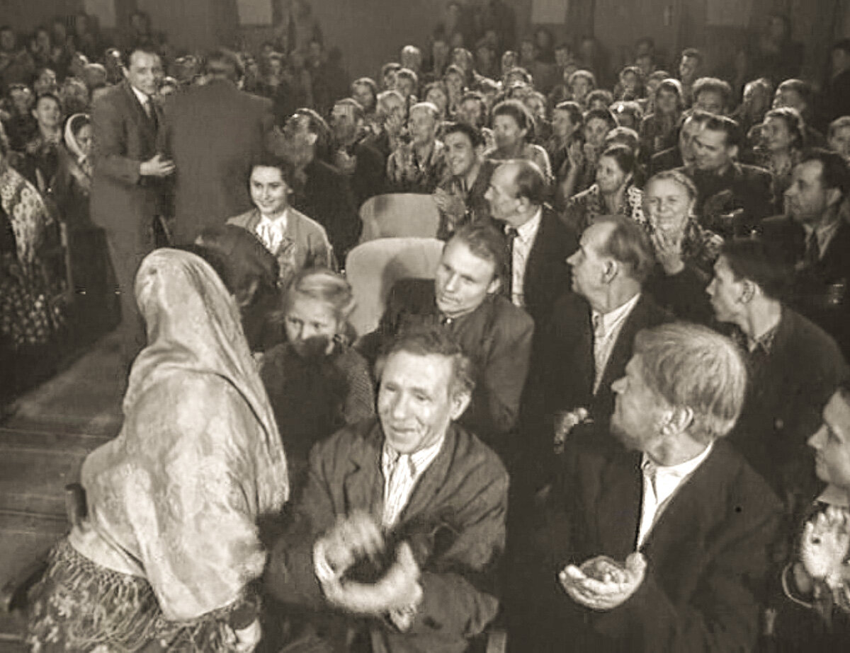 Начальство ушло - можно и частушки спеть