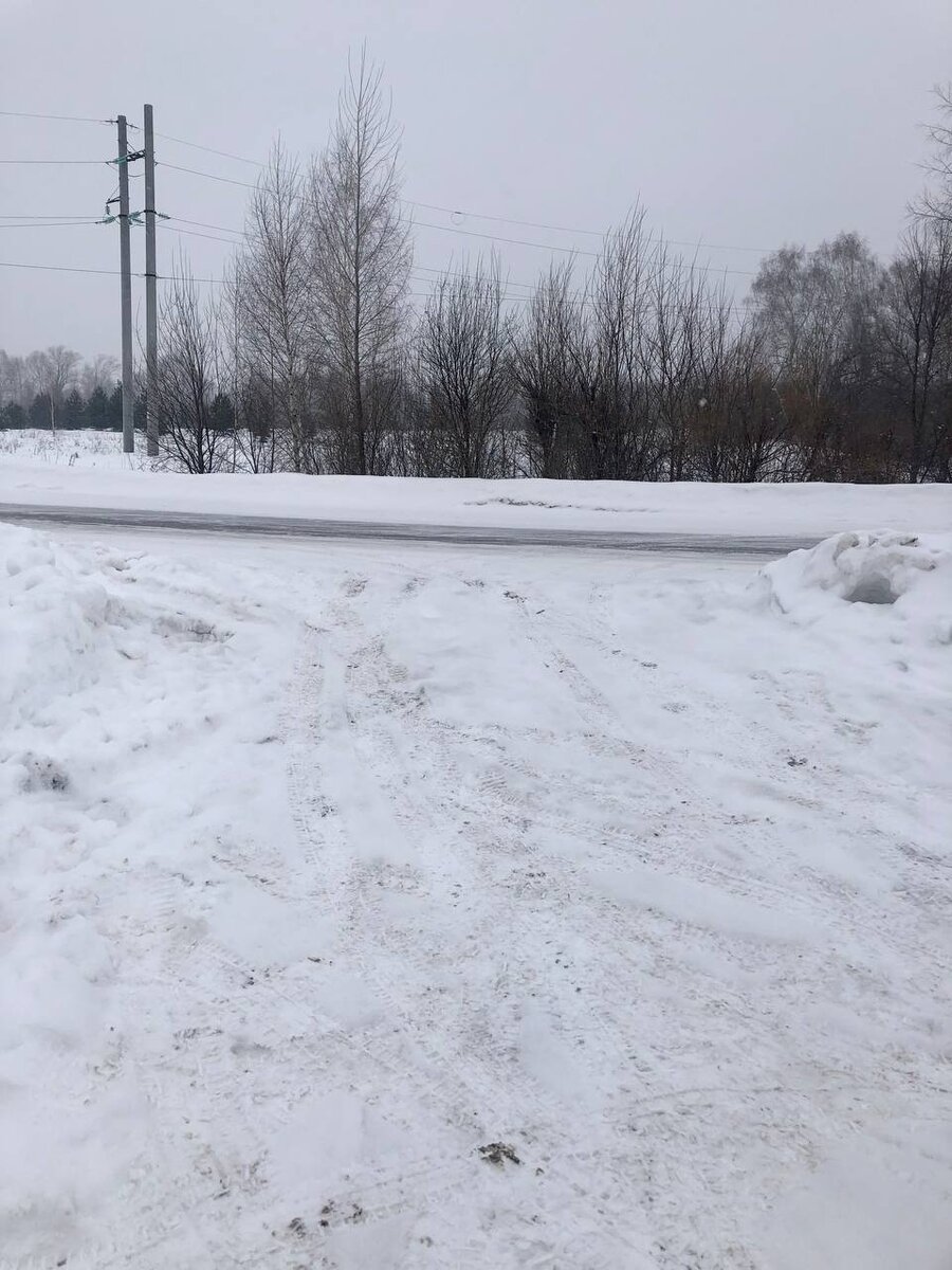 Заезд с дороги в кармашек у обочины