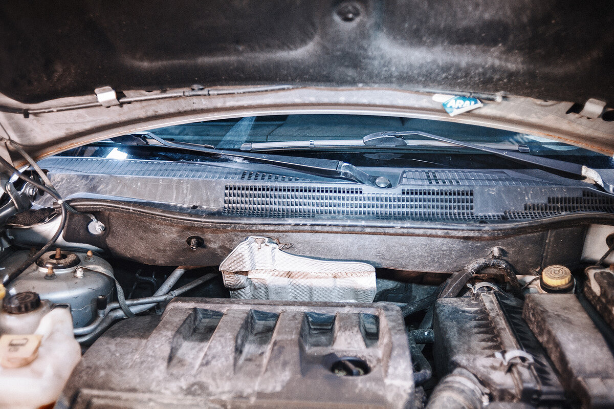 Снимаем поводки стеклоочистителей Додж Калибр