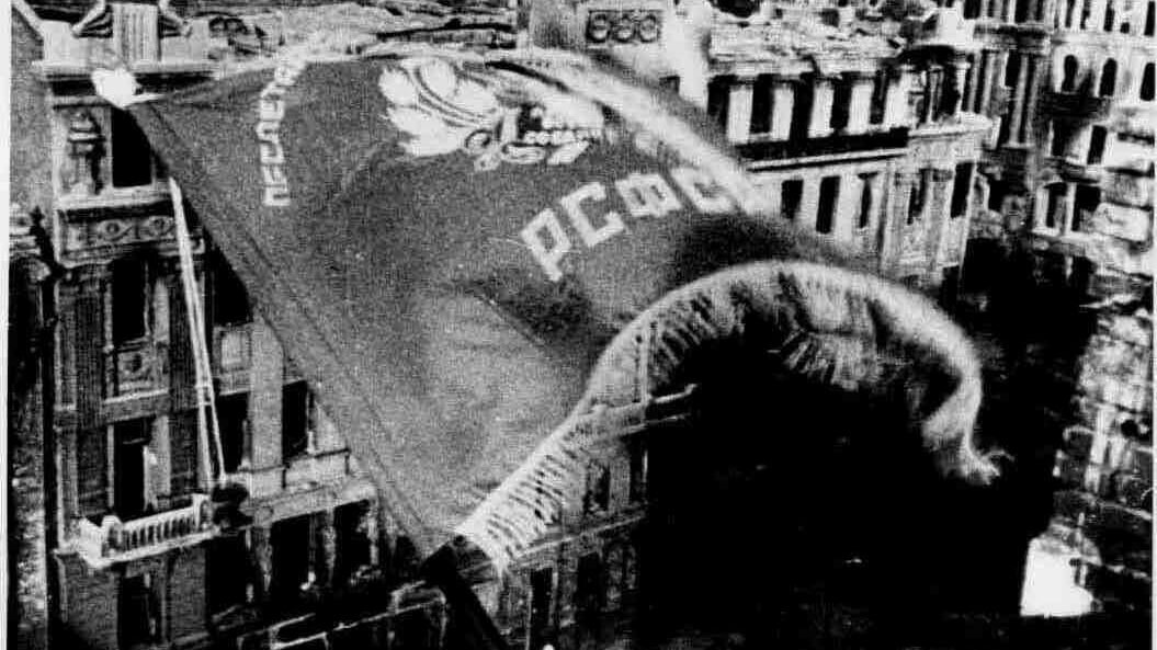     Думаю, что многие ростовчане знают о подвиге Гукаса Карапетовича Мадояна и его солдат. Батальон под его командованием с 8 по 14 февраля 1943 года удерживал отвоеванный у фашистов плацдарм в районе железнодорожного вокзала Ростова.