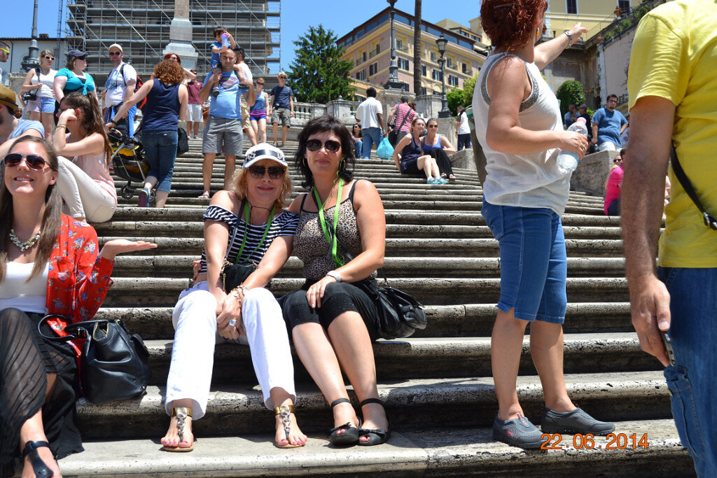 Испанская лестница в Риме. Садишься на ступеньку и загадываешь желание!