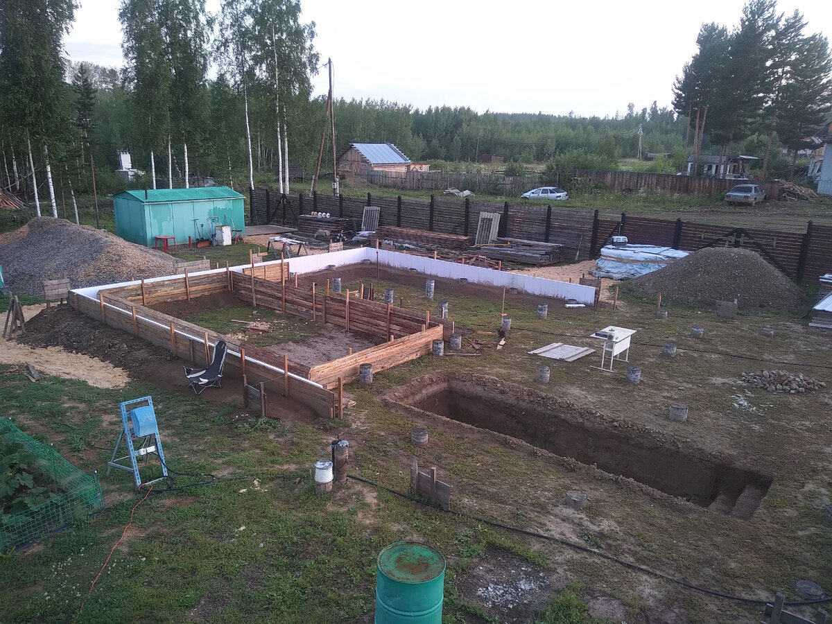 Прямоугольник внутри это будущие кухня-гостинная