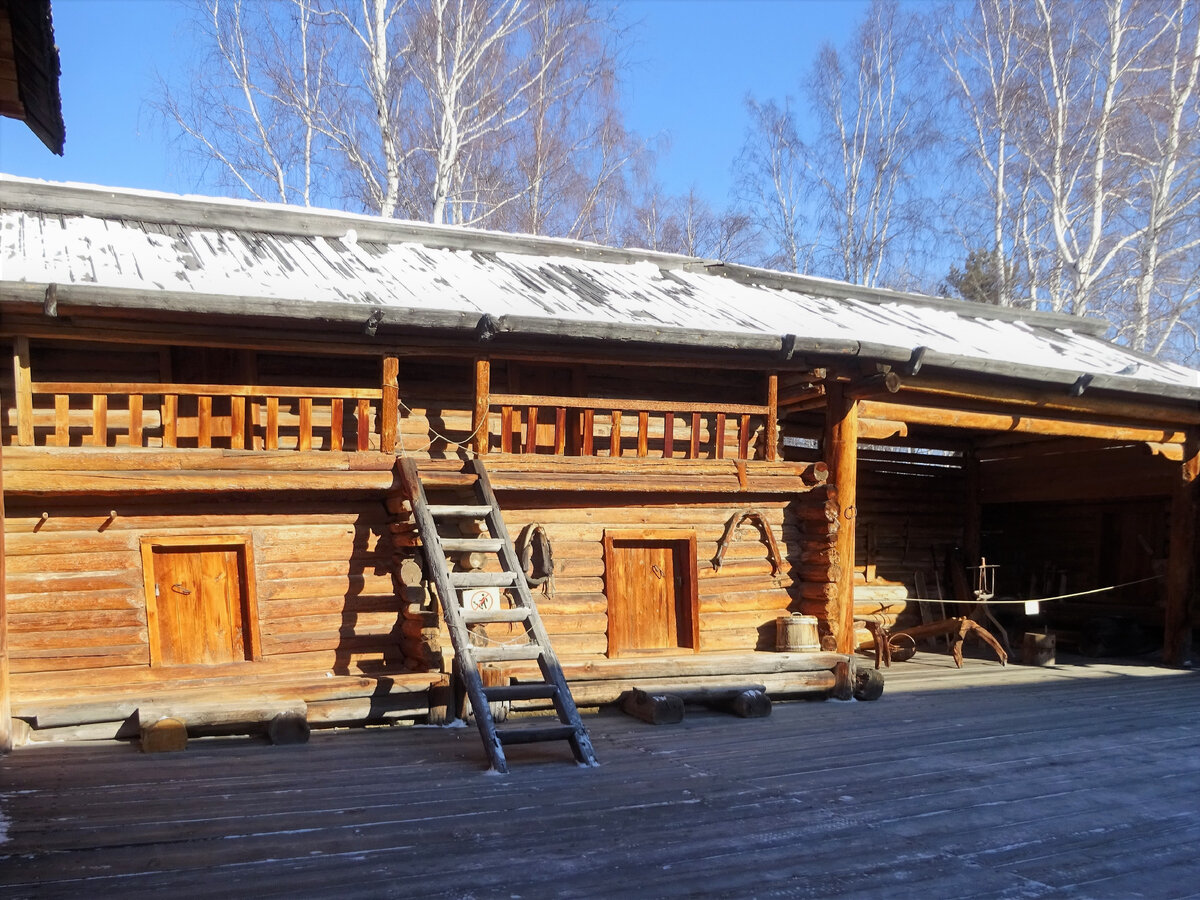 Усадьба Якова Непомилуева (конец XVIII − начало XIX в.) из д. Гарменка Братского района