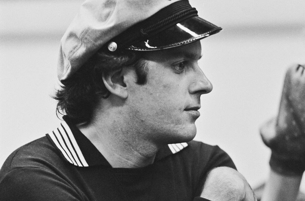 Daryl Dragon (Captain)