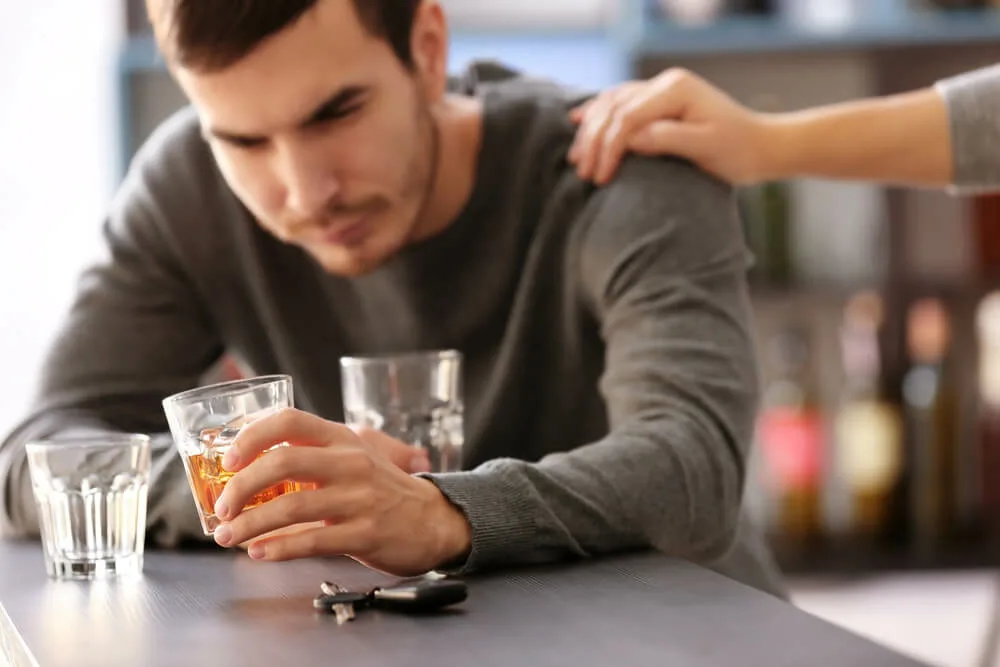 Муж алкоголик — что делать женщине