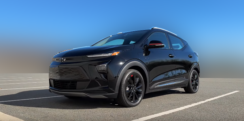 Дизайн передней и левой части кузова в комплектации с пакетом Redline Edition.
