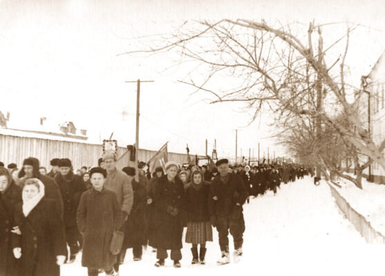    Траурное шествие в день смерти Сталина в Камышине (март 1953 года)