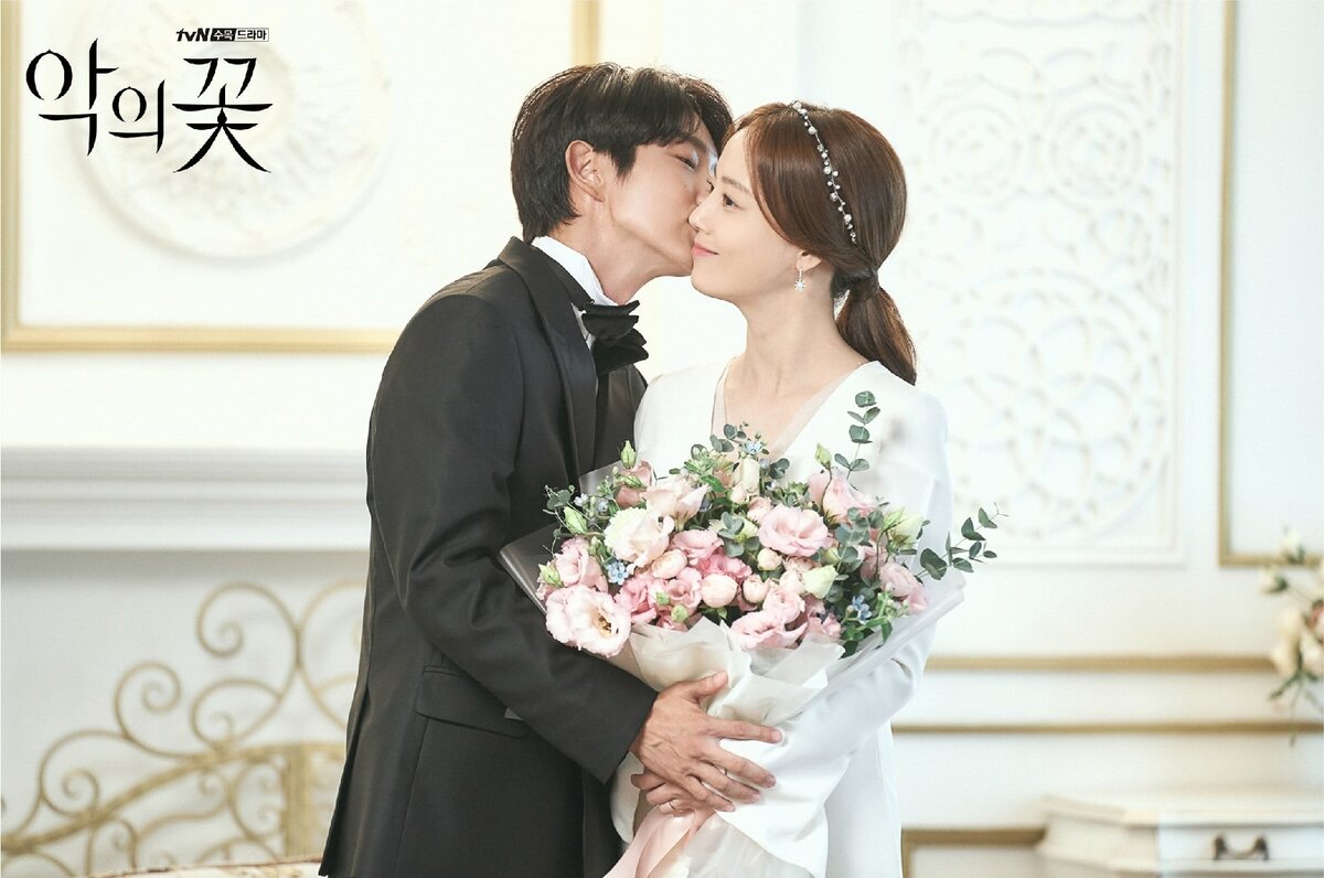 Кадр из дорамы " Цветок зла"