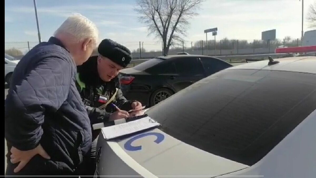     В Ростове с начала 2023 года к административной ответственности за тонировку стекол в машине привлекли порядка тысячи водителей, рассказали в ГИБДД.