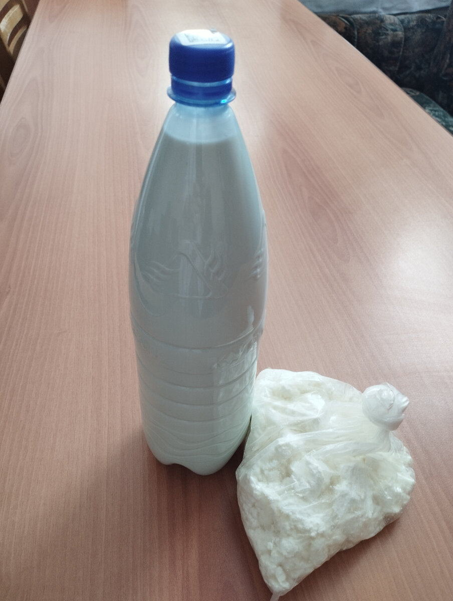 В нашем регионе молоко 1,5 литра и полкило творога из деревни стоят примерно по 100 рублей. Но надо знать, у кого можно купить