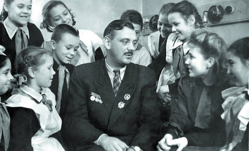 Сергей Михалков со своими читателями