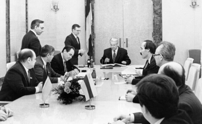 
Двусторонний договор был подписан в Москве 15 февраля 1994 года. Фото Михаила Козловского. Источник: history-kazan.ru