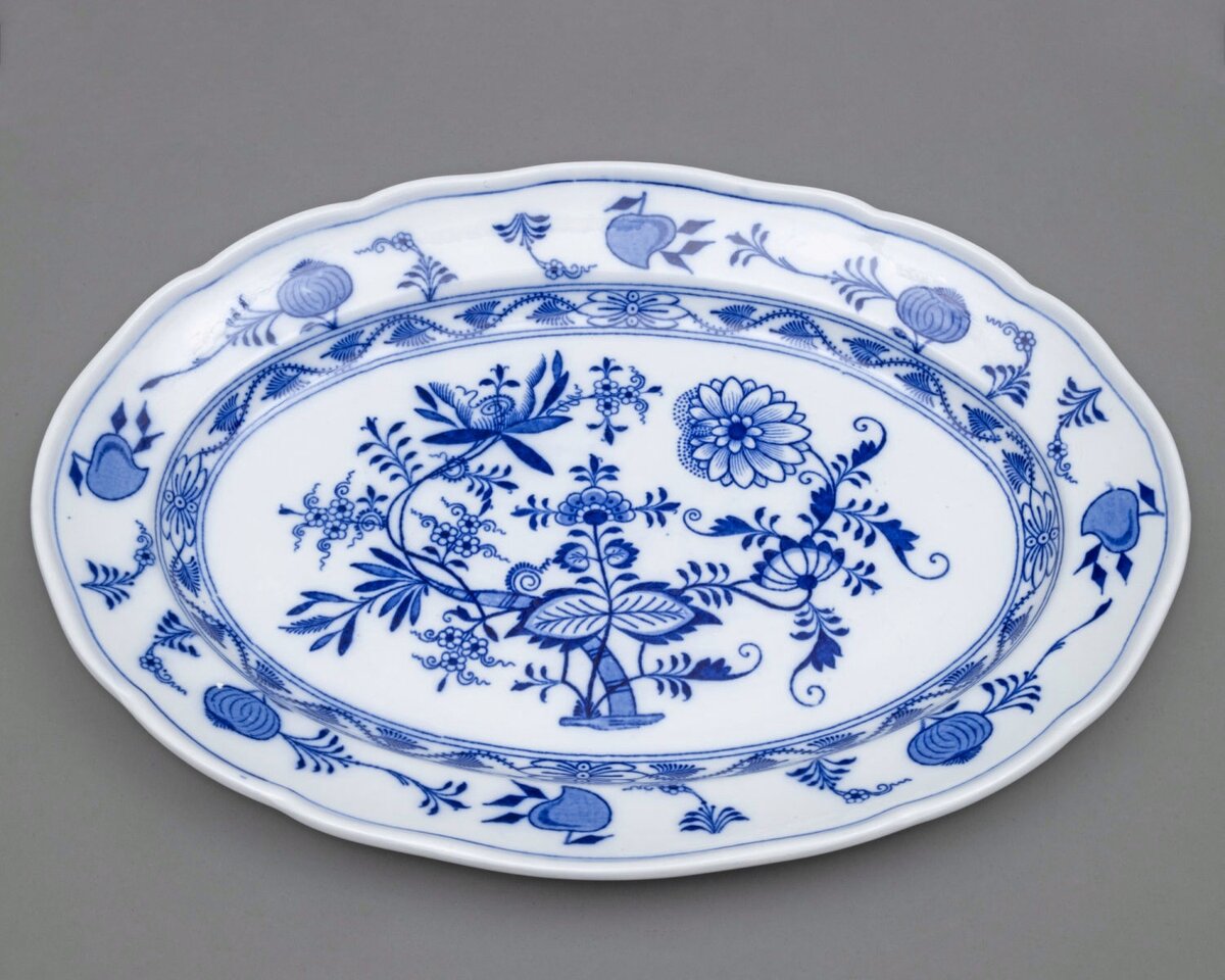 Овальное блюдо с узором "Синий лук" Англия, Сток-апон-Трент, Brown Westhead Moore & Co. 1862–1904 гг. https://ru.bidspirit.com/