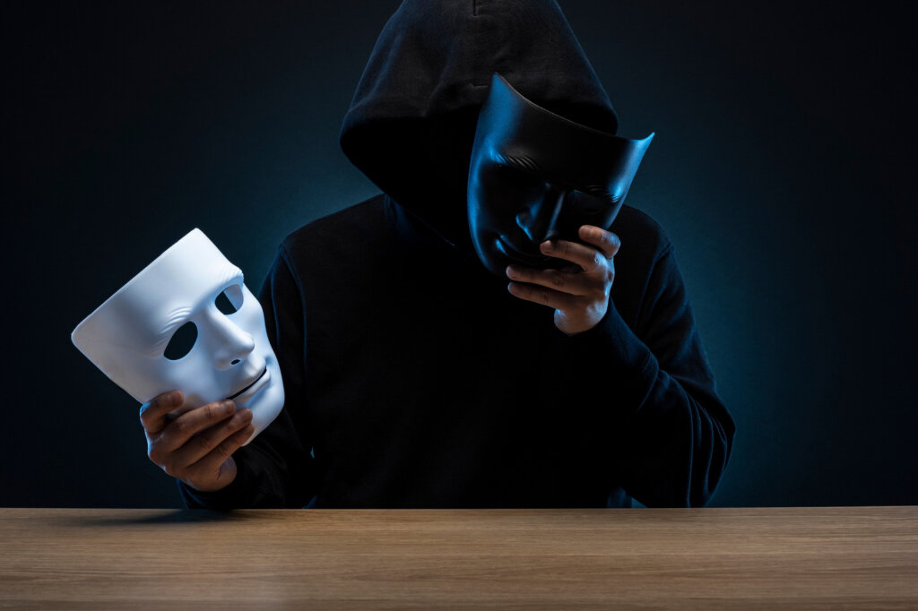 Почему мошенников стало так много? Почему их никто не ловит?