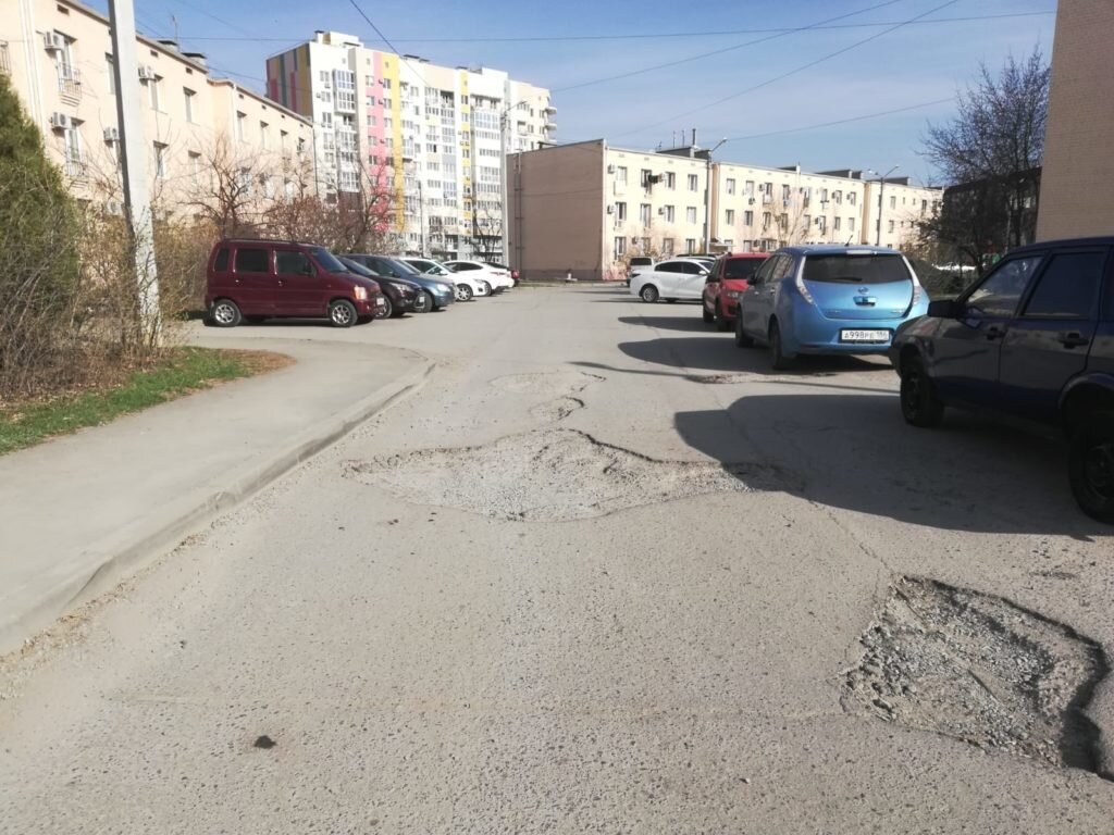 Сошедшие со снегом латки...📷     В Волжском состоялась прямая «дорожная» линия с вице-мэром Алексеем Мацаевым
