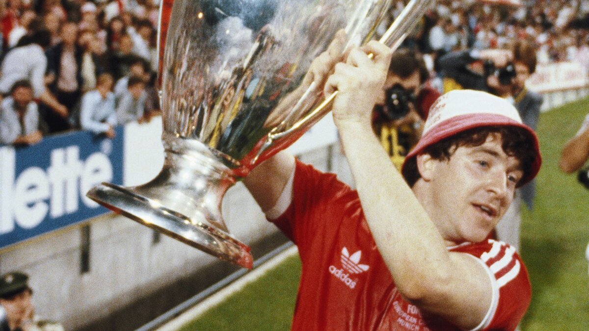 Джон Робертсон дважды своими действиями помог Ноттингем Форест выиграть КЕЧ