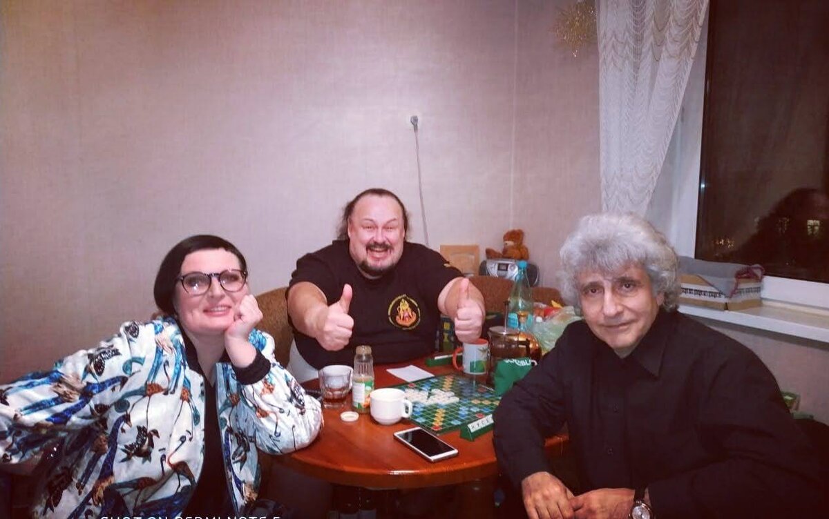 Мы в гостях у Савиных: Александр Анатольевич Савин, Симон Осиашвили и я.
