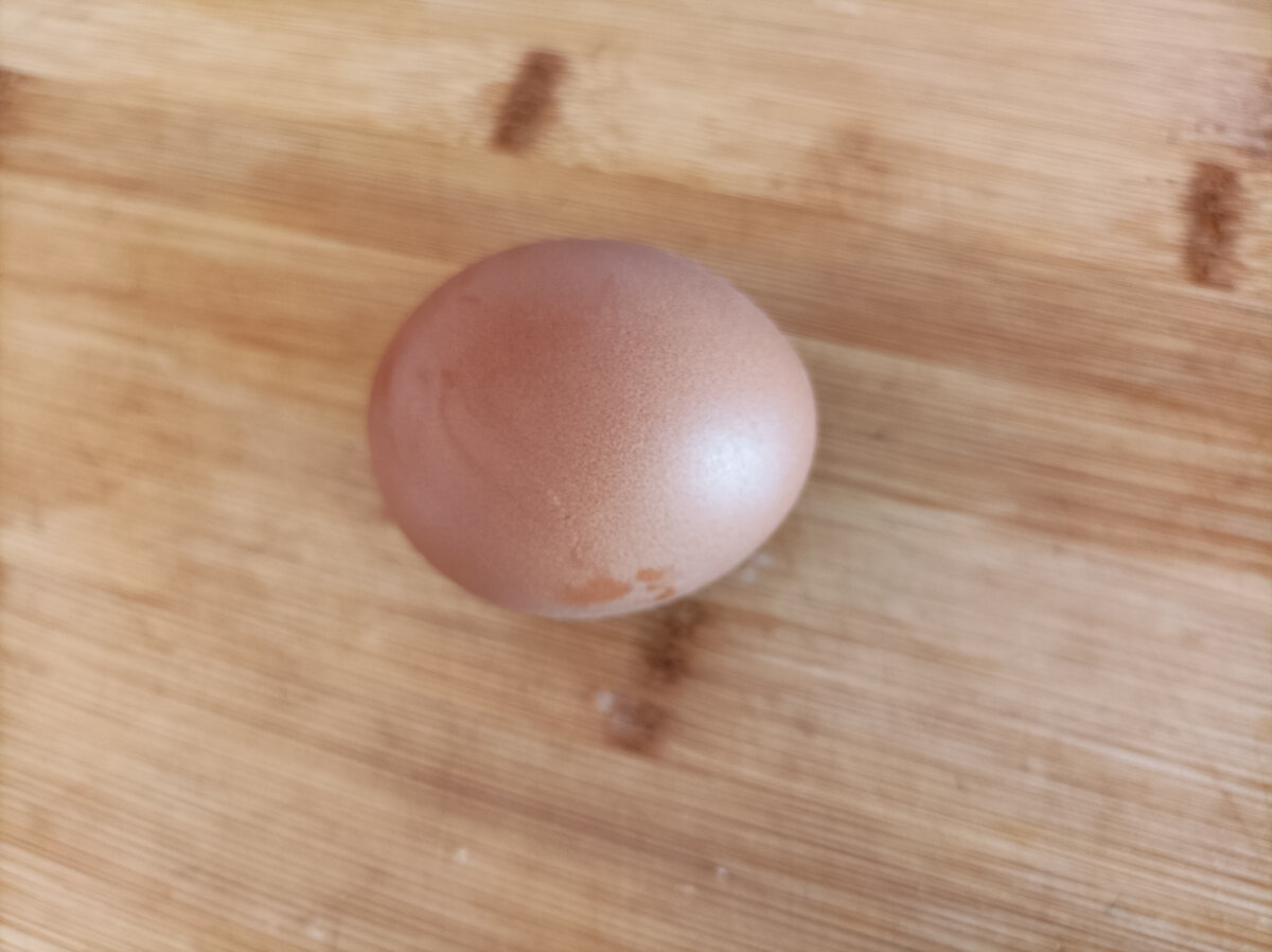 Его никогда не замечали сверстники. Был он в отличие от них некрасивым и печальным. 