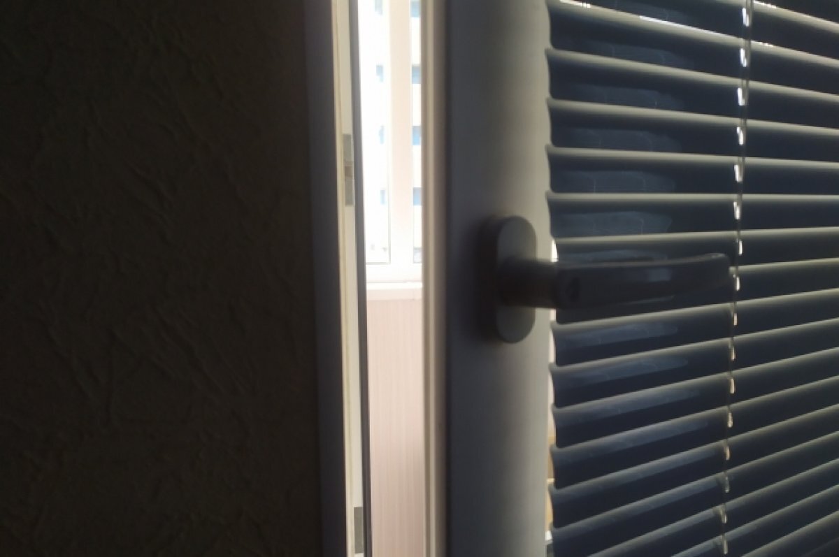    18-летний нетрезвый орчанин выпал с балкона на четвёртом этаже.