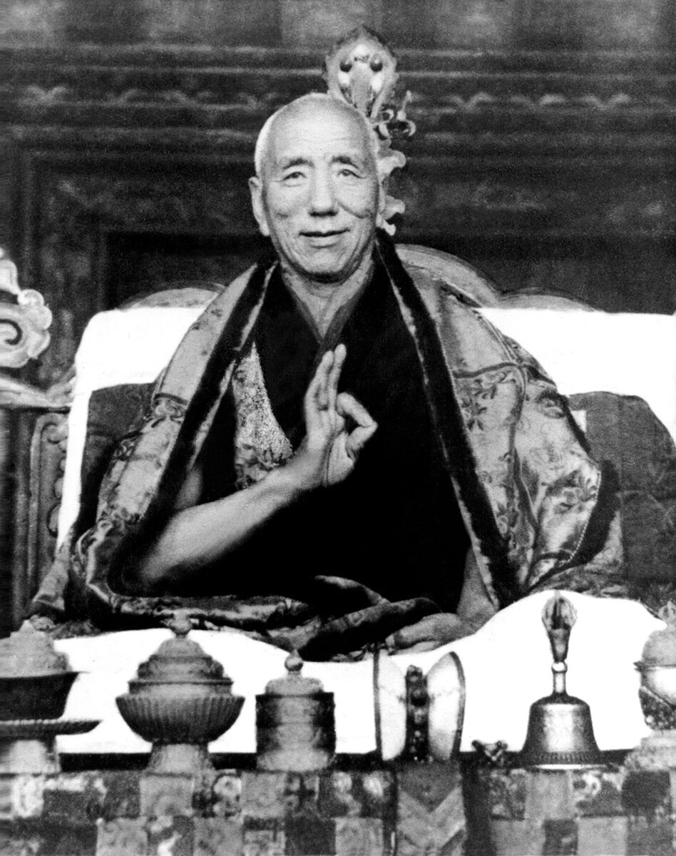 В СМИ вспомнили про пророчество известного тибетского ламы Джамьянг Кхьенце Чокьи Лодро, одного из самых известных духовных наставников 20 века.  Пишут, что уже в 2026 году нужно ждать Апокалипсис.-2