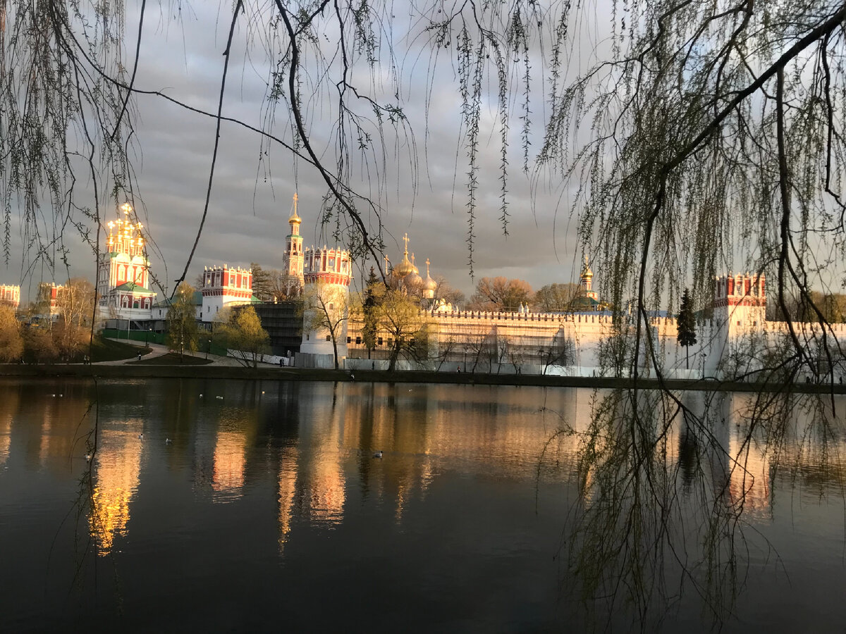 Дом построенный на воде как называется